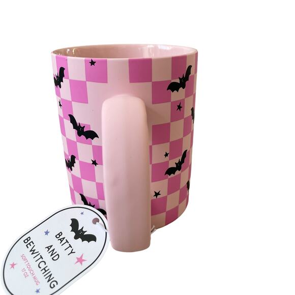 HALLOWEEN SOFT TOUCH COFFEE MUG HOT PINK CHECKERED BATS - BATTY & BEWITCHING NEW - Picture 4 of 12